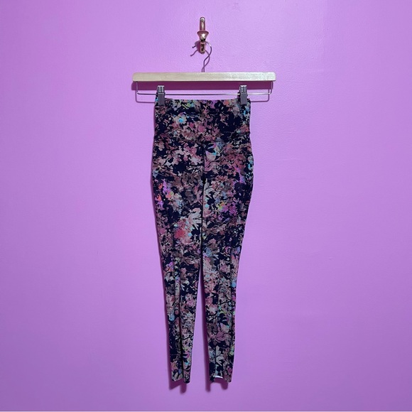 Lululemon Base Pace High-Rise Crop 23" Leggings Size 0 Stencil Blossom Red Multi - Picture 2 of 13